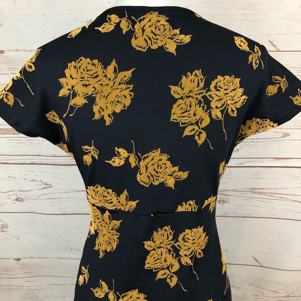 Louie et Lucie Retro Velvet Floral Surplice Dress - Picture 7 of 9